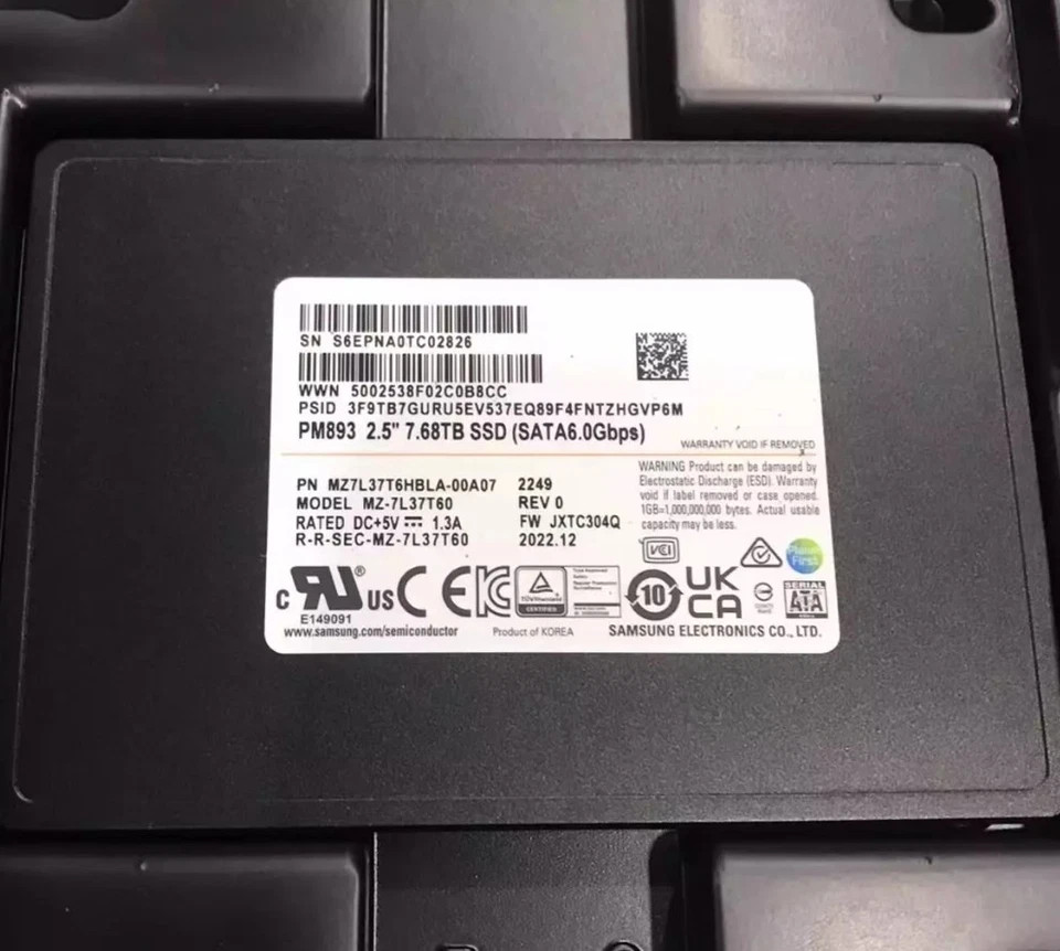 Samsung MZ7L37T6HBLA-00A07 PM893 2.5" 7.68TB SATA 6Gb/s 7mm Enterprise SSD