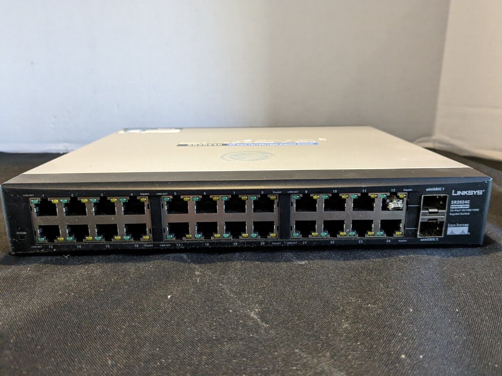 Cisco Linksys 24-Port 10/100/1000 Gigabit Ethernet Network Switch SR2024C