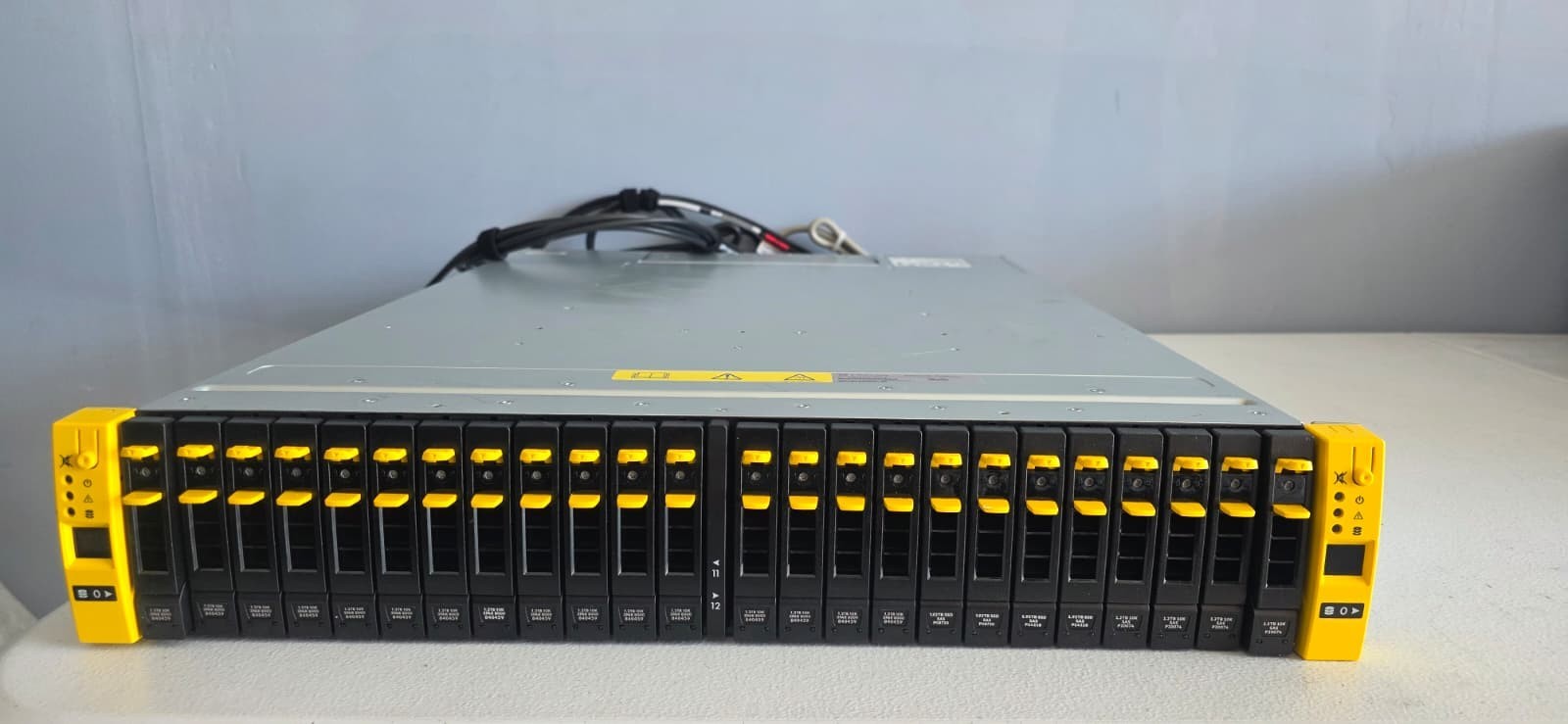 HP 3PAR STORESERV 8000 no drives inclueded