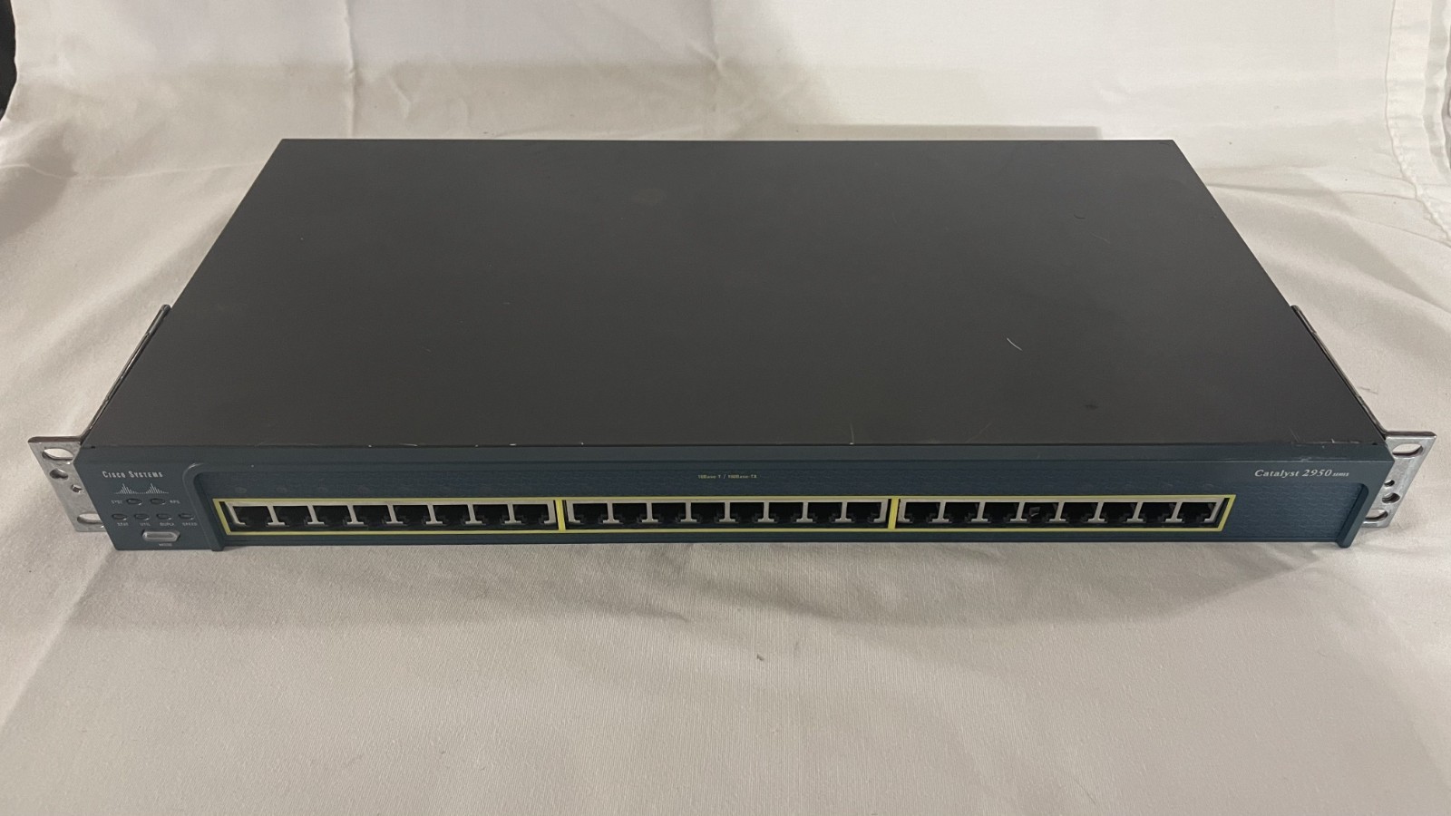 Cisco Catalyst 2950 Series WS-C2950-24 Ethernet Switch With Ears