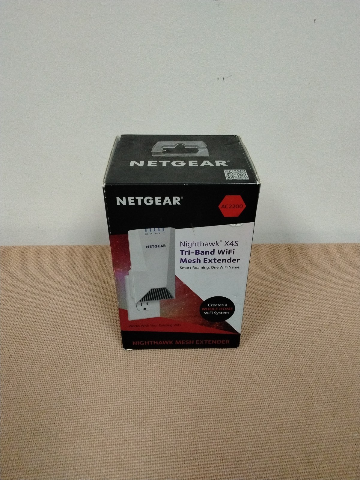 Netgear EX7500 Nighthawk X4S AC2200 Wall-Plug Tri-Band WiFi Mesh Extender White