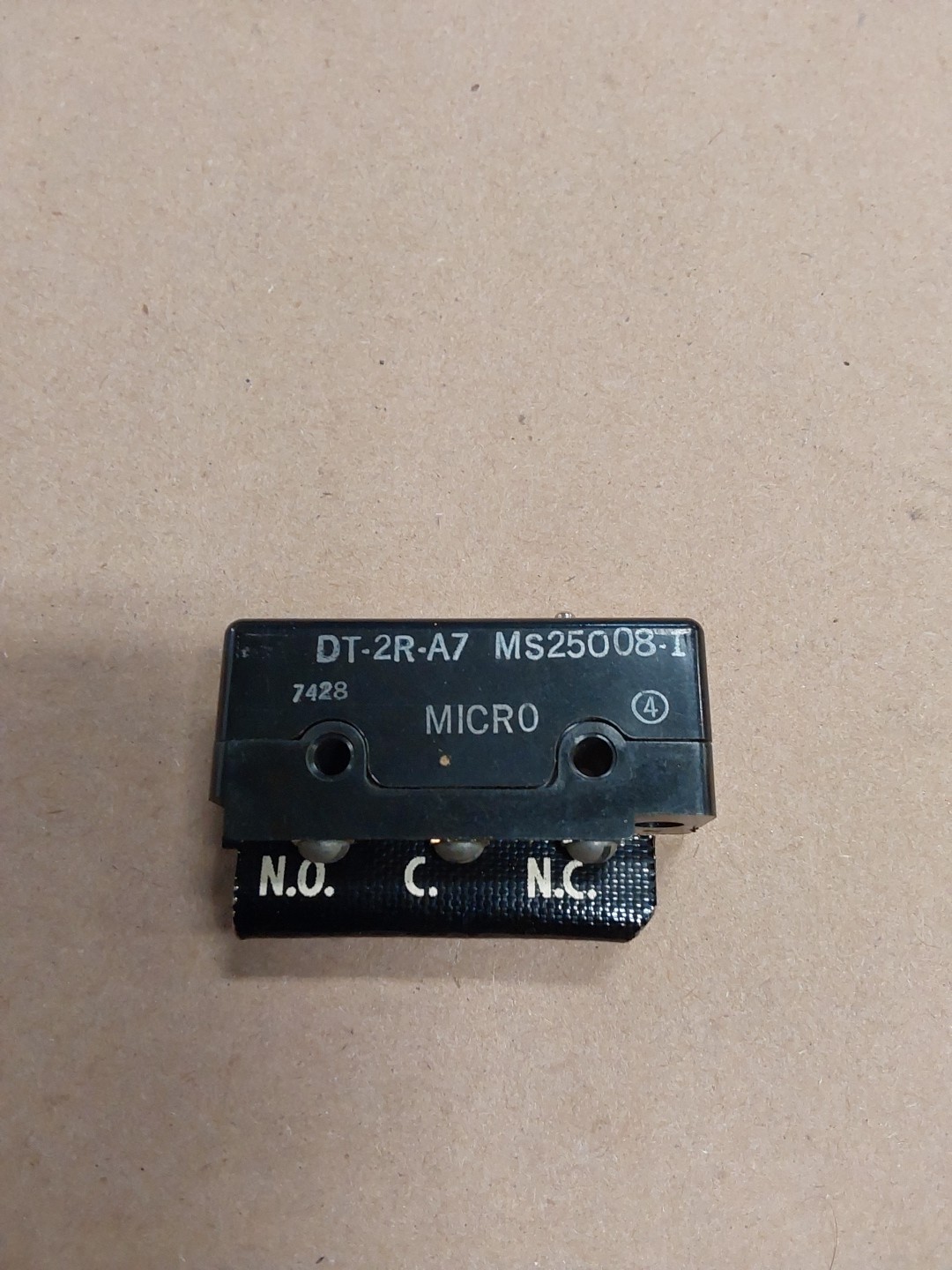 DT-2R-A7 Honeywell Micro Switch 10 Amps, DT SERIES MS25008-1