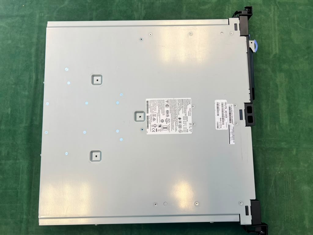 IBM 7226-1U3 MULTI MEDIA ENCLOSURE (Hitachi logo on bezel)