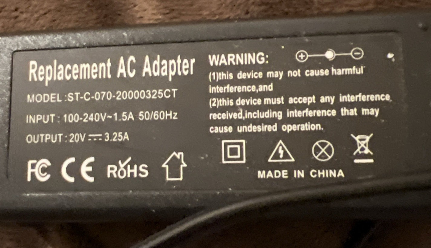 Replacement AC adapter Input 100–240 V Output 20 V