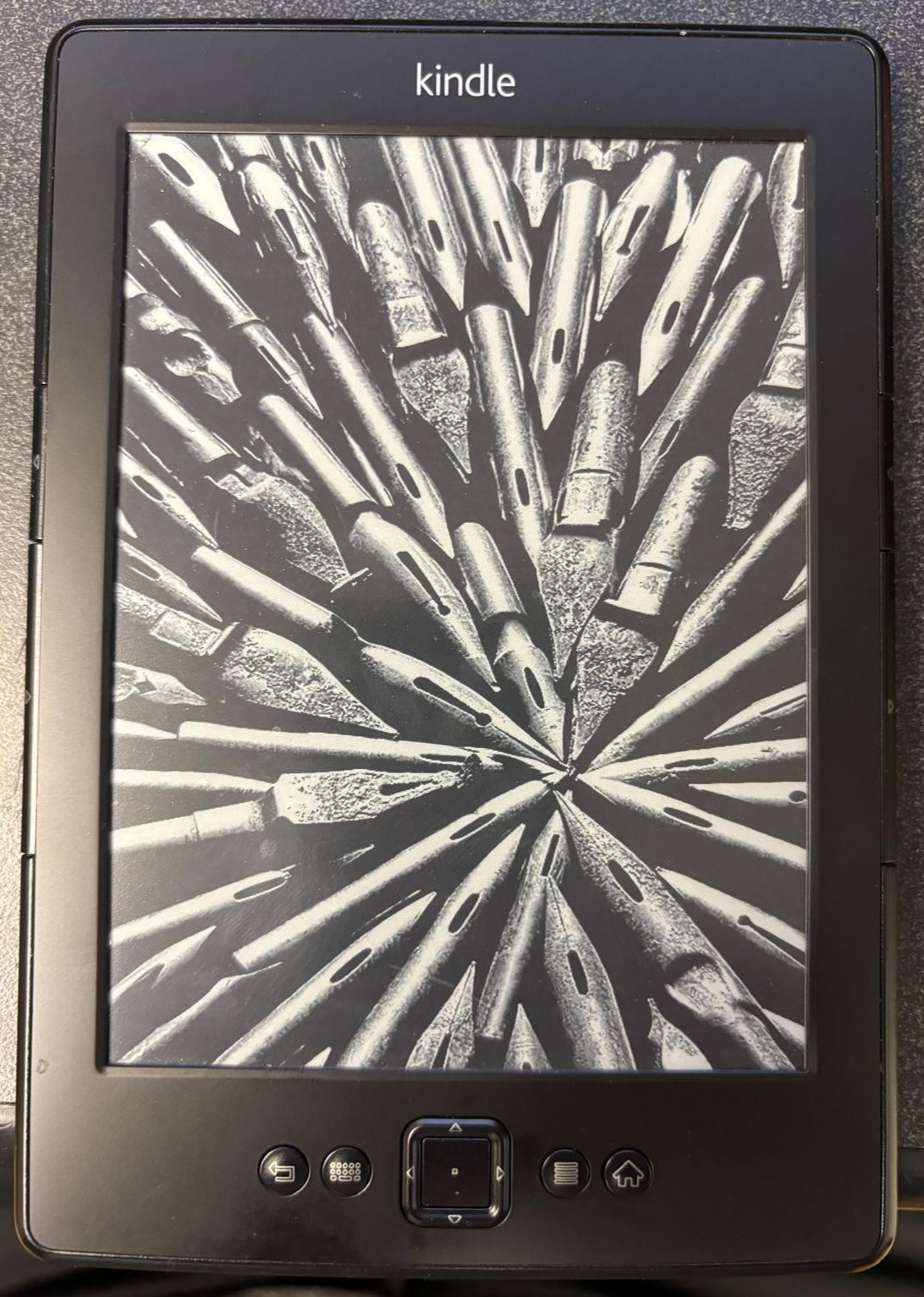 Amazon Kindle 4th Generation 2GB 6" Ebook Reader Model D01100 Graphite