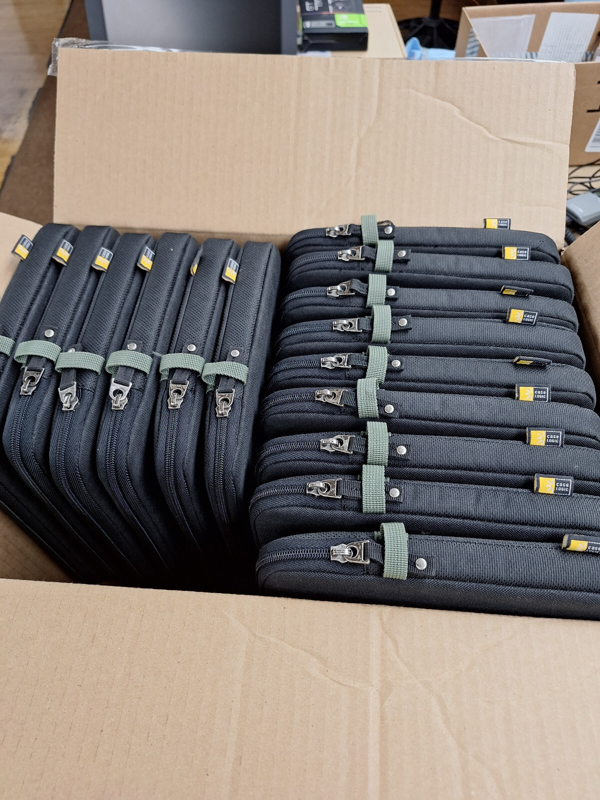 15 (Fifteen) Black Case Logic Ibira IBRS-211 Carry Case/Sleeve for 11" NB/Tablet