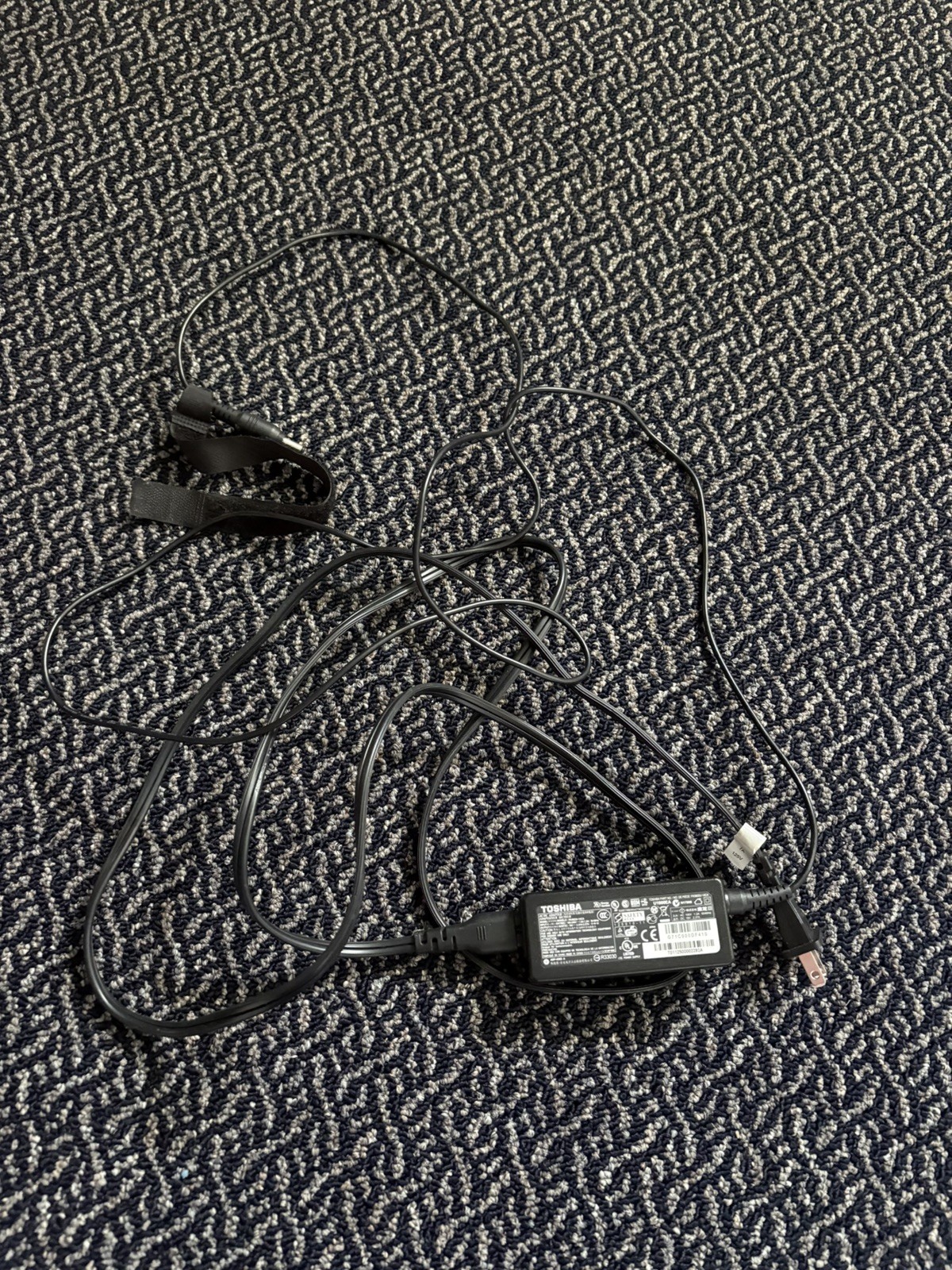 TOSHIBA PA3822U-02 19V 2.37A 45W Genuine Original AC Power Adapter Charger