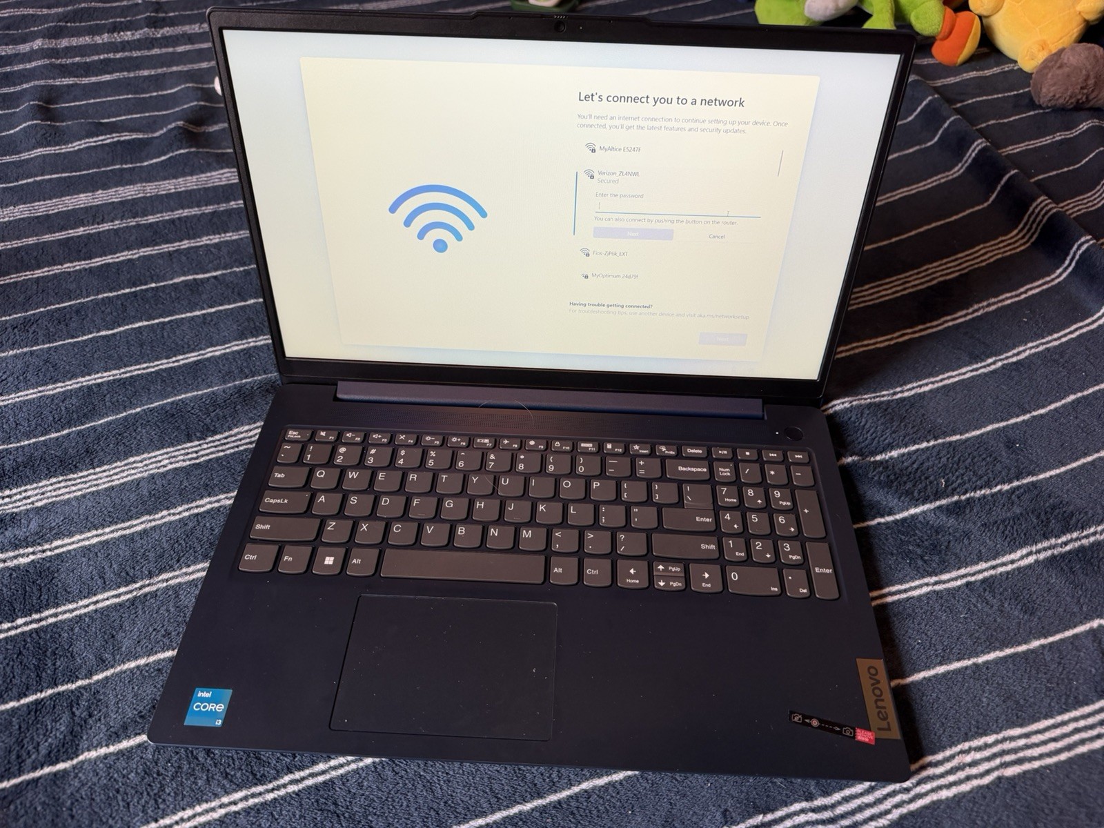 Lenovo IP Slim 3i 15.6" Notebook Intel i3 8GB 256GB SSD Windows 11 Abyss Blue 