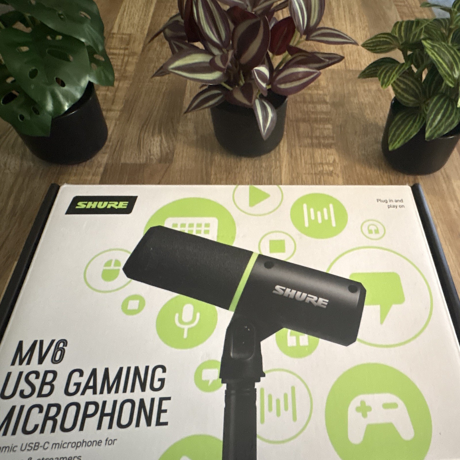 Shure MV6 USB-C Dynamic Cardioid Gaming Microphone Black w/ Stand & Cable