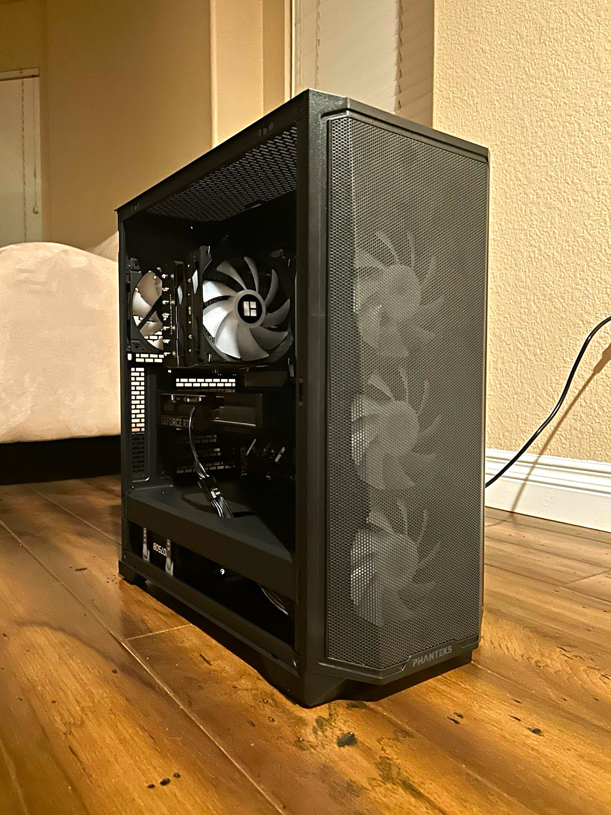 Phanteks Black RGB Gaming Tower Desktop PC w/ GIGABYTE GeForce RTX Graphics