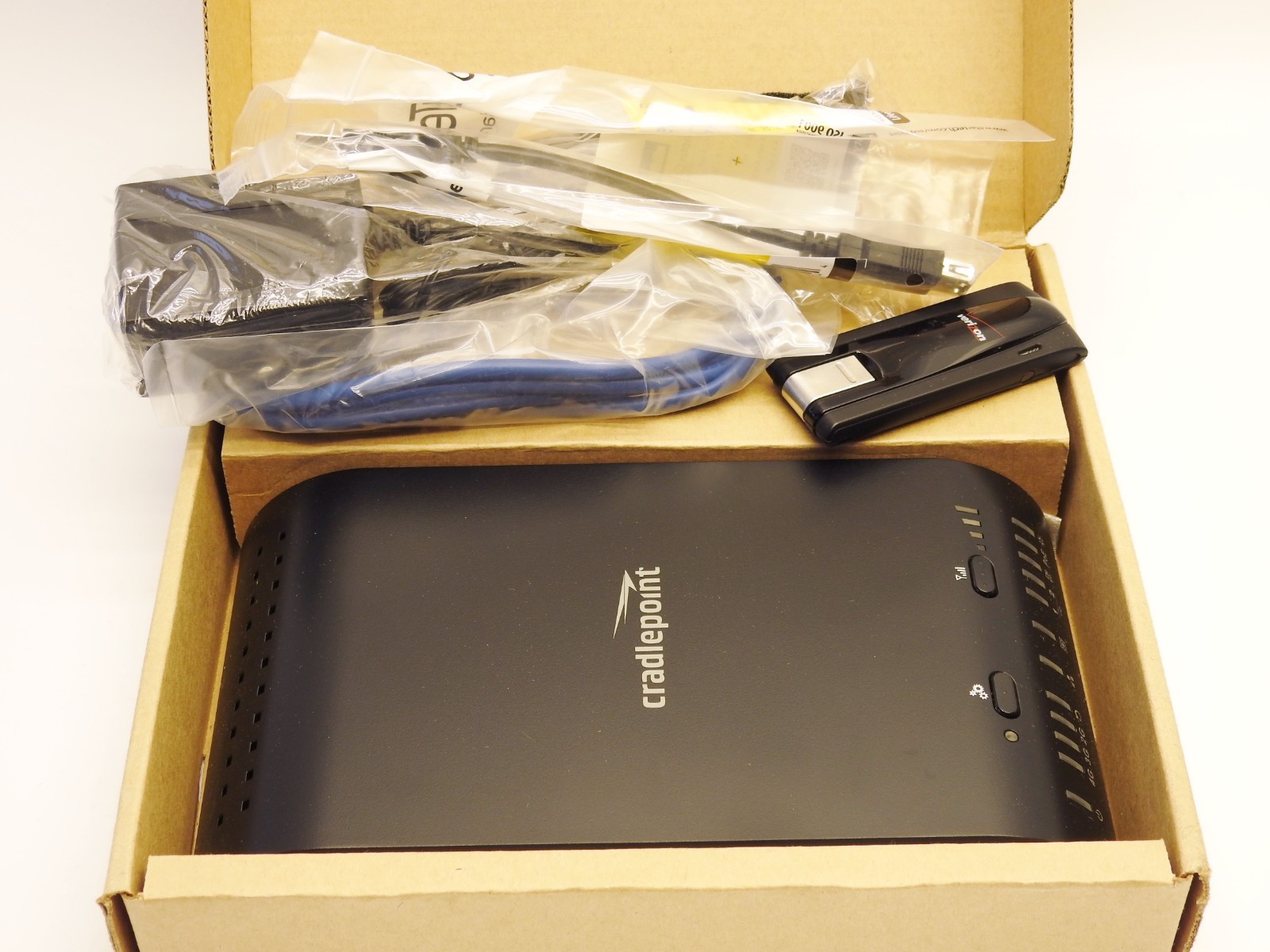 Cradlepoint CBA750B MOBILE BROADBAND ADAPTER Wireless USB/ExpressCard Verizon