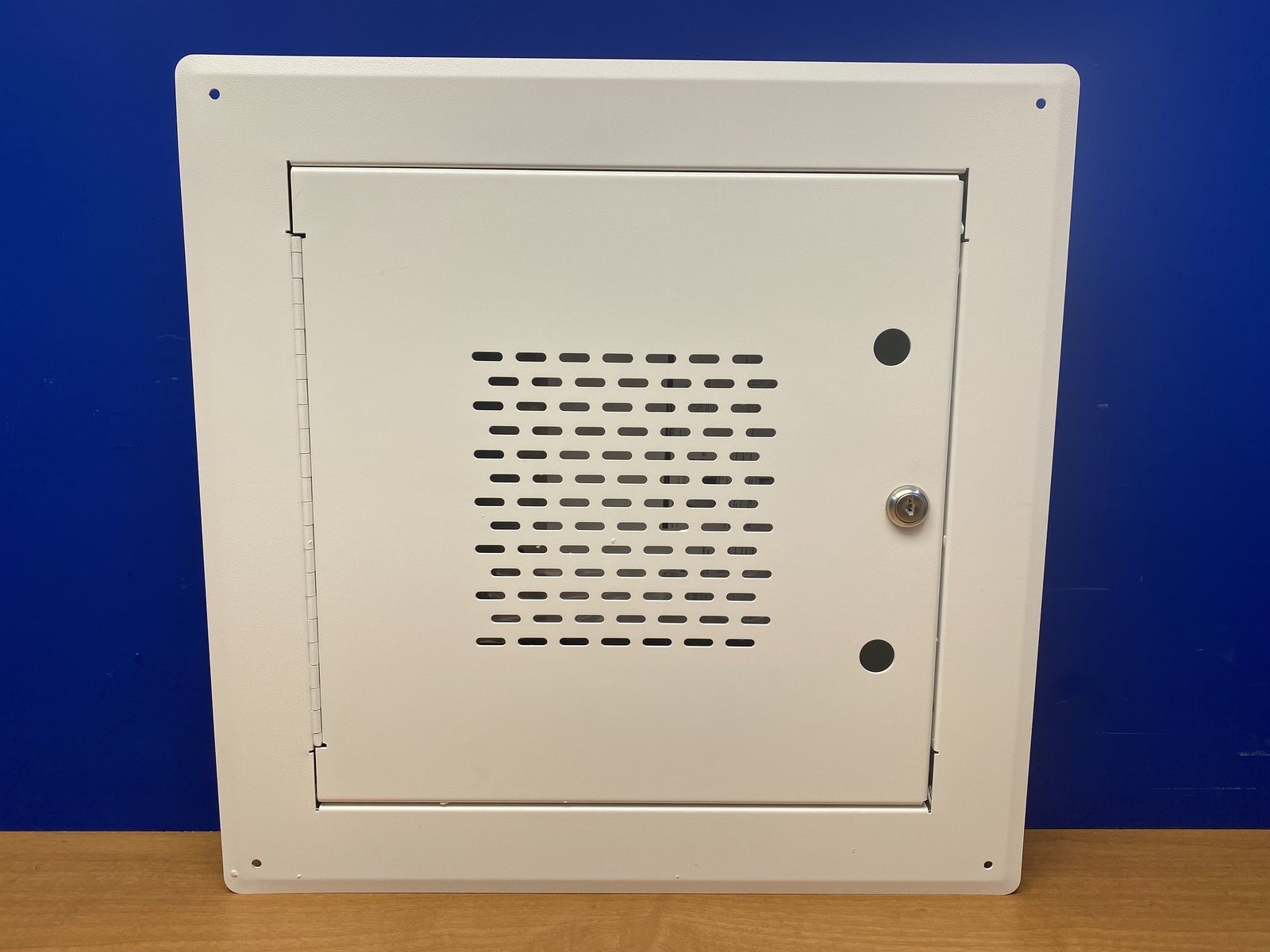 OBERON 3057-00 AND 3057-SMTBOX CEILING MOUNT LOCKING DOOR ACCESS POINT ENCLOSURE