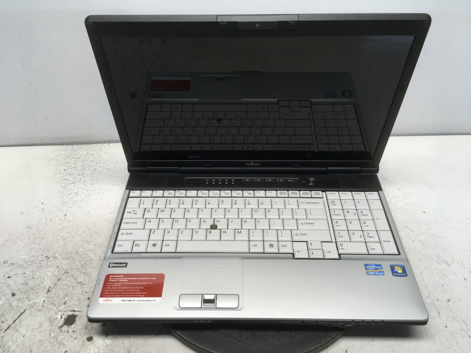 Fujitsu LifeBook E751 Intel i5-2520M 2.5GHz 8 GB NO HDD No Batt