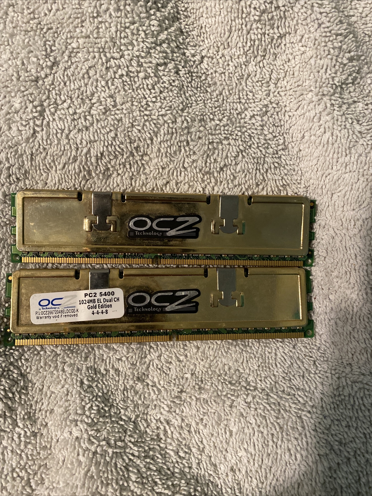 Lot of 2 OCZ Tech PC2 5400 1024 MB El Dual Channel Gold Edition GX XTC 4-4-4-12 