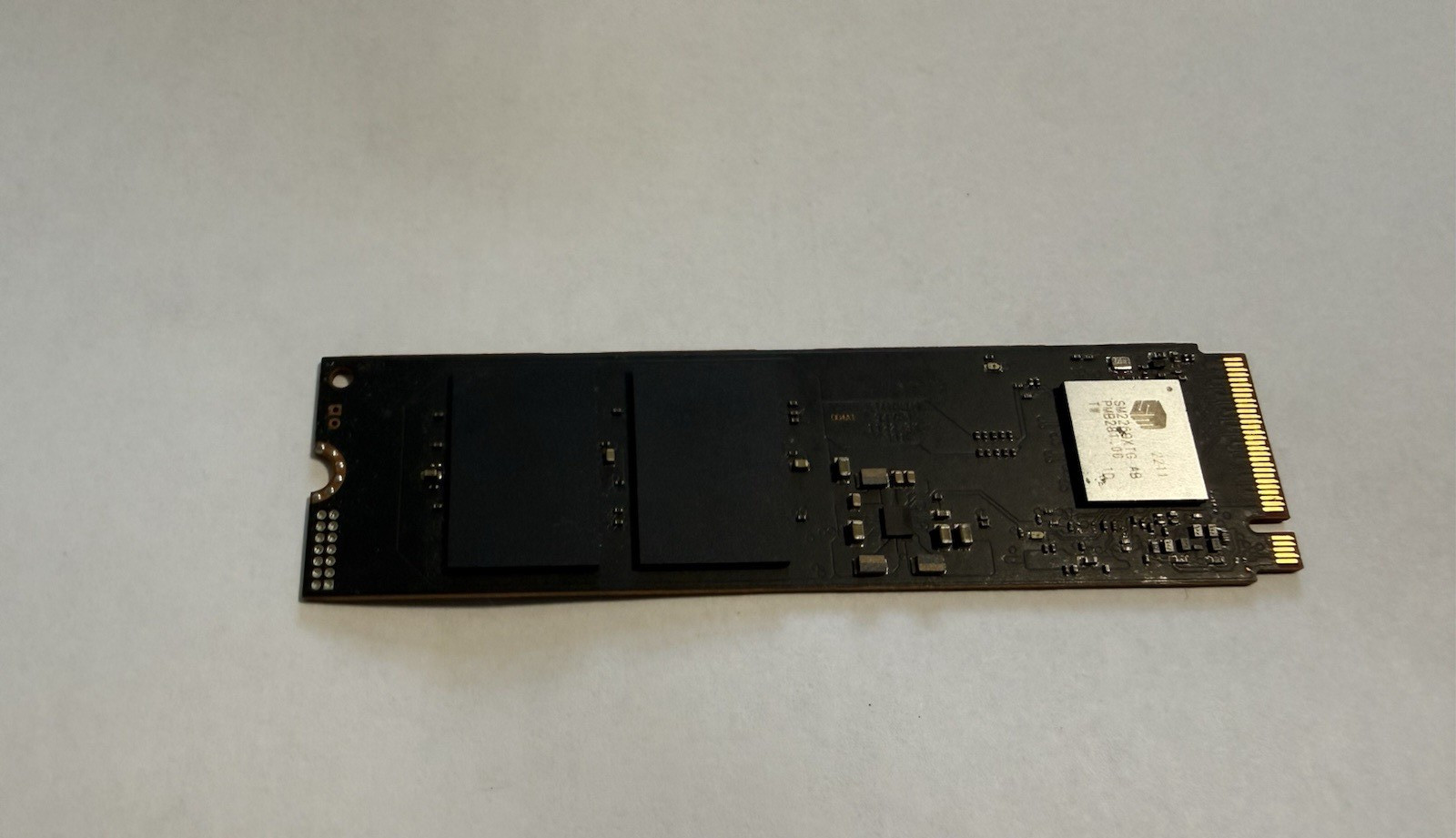 Micron 2400 MTFDKBA2T0QFM-1BD1AABGB 2TB M.2 NVMe DRIVE - 1yr Warranty