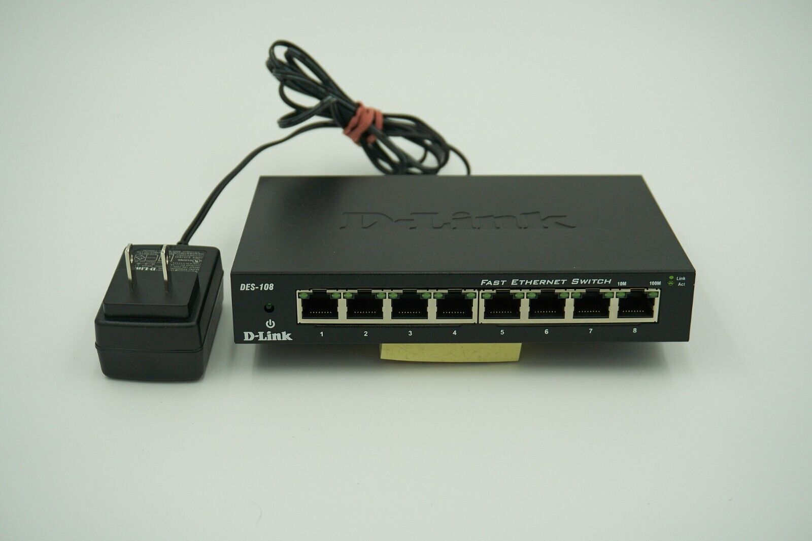 D-Link DES-108 8-Ports 10/100Mbps Switch With Power Cable