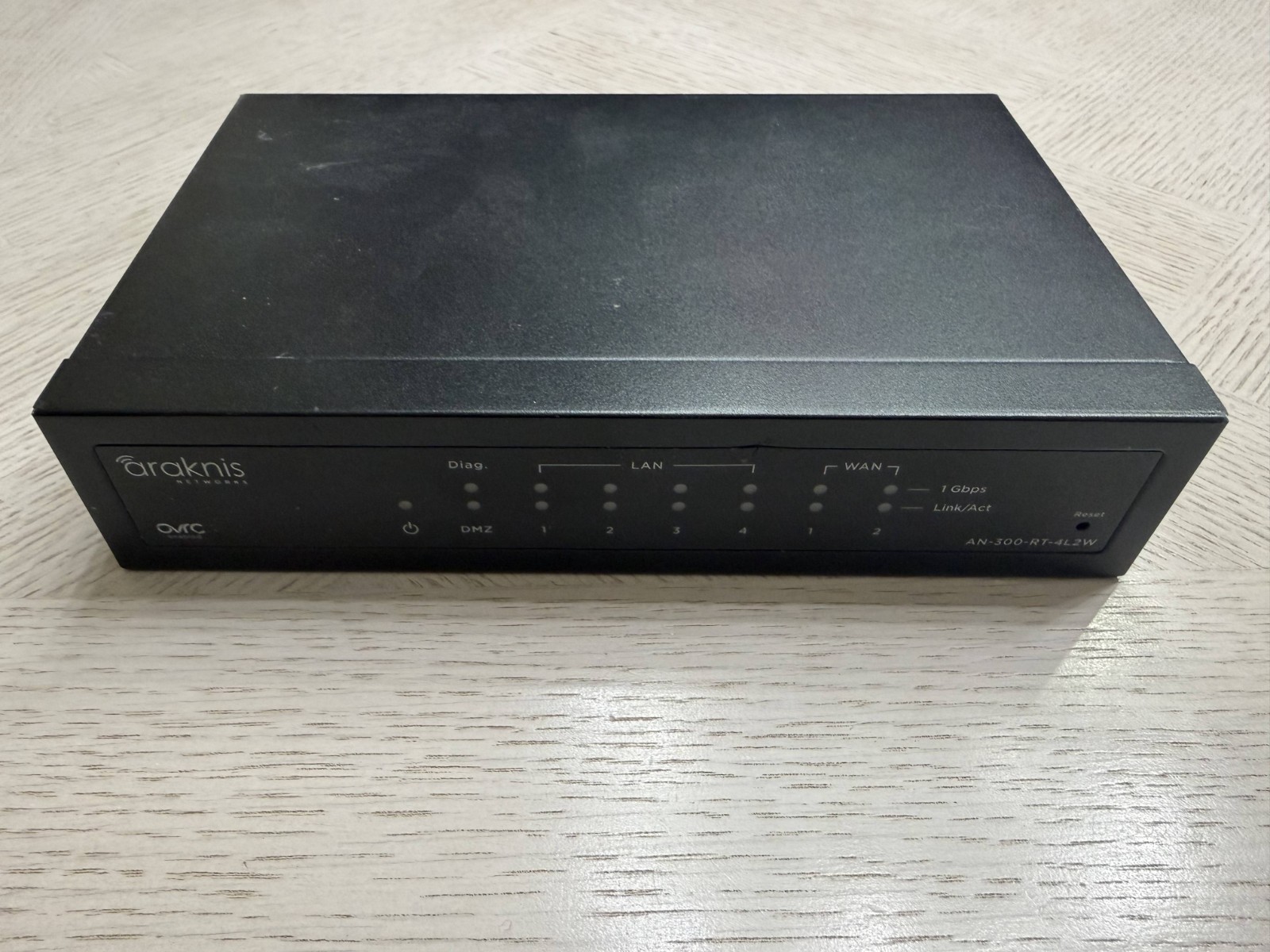 Araknis AN-300-RT-4L2W 300 Series Dual WAN Gigabit VPN Router Network Switch