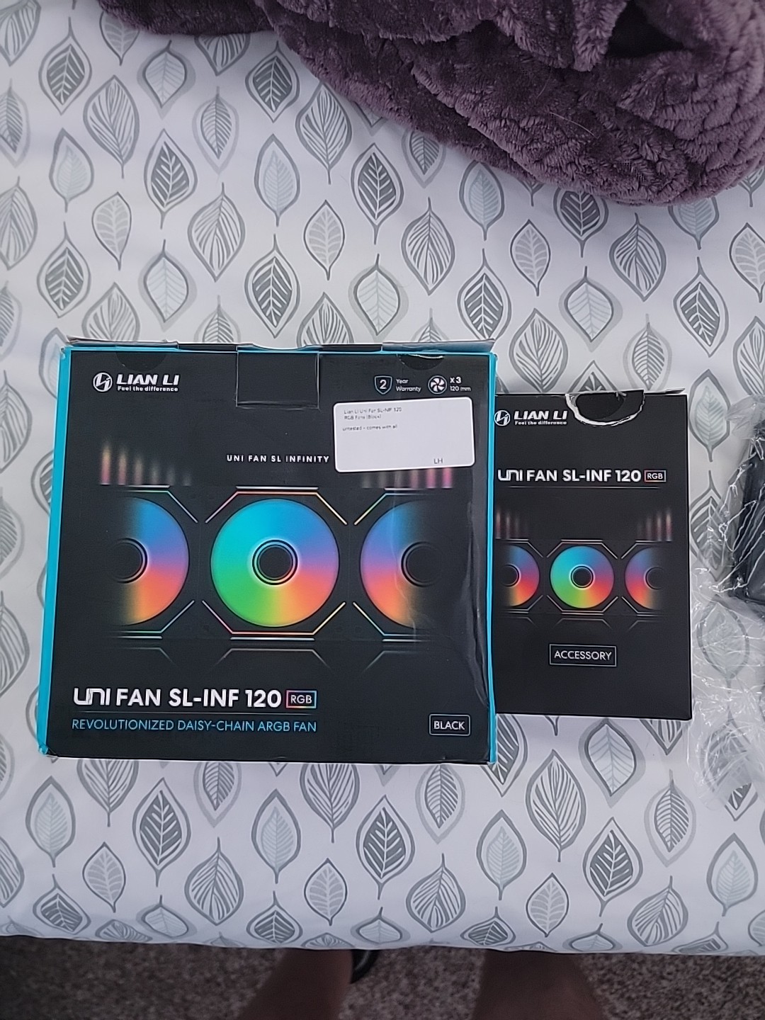 Lian Li SL-INF 120 3 Pack With 2 Unopened Hubs.
