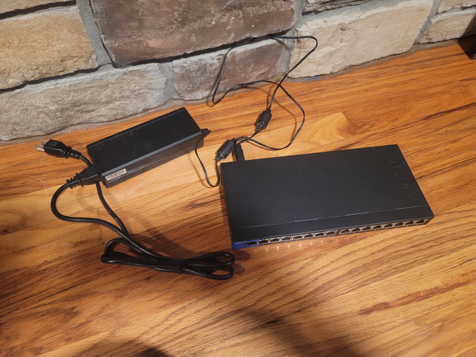 Linksys Business LGS116P 16-Port Desktop Gigabit Ethernet PoE+ Switch