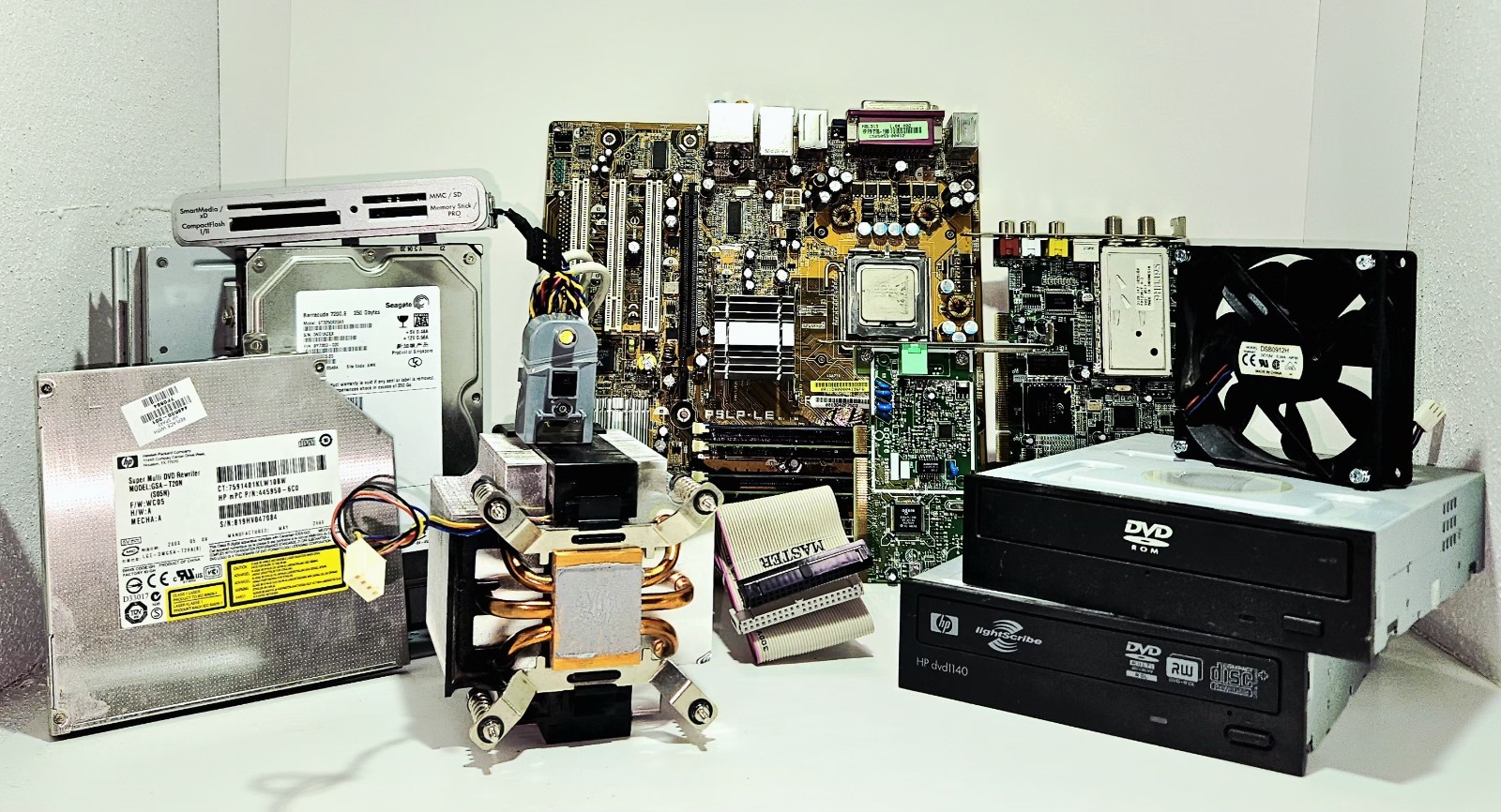 Vintage 2005 HP ASUS P5LP-LE Pentium D 820 2.8GHz 2GB DDR2 250GB HDD DVD...