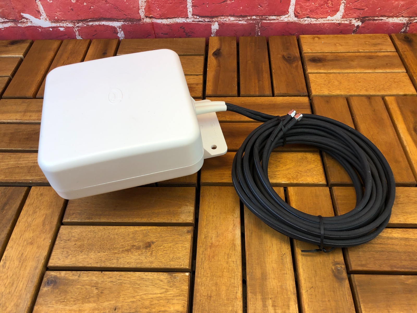 INCOMPLETE NEW - Panorama Antenna  Wall Mount with GAIN MIMO Cell  WMMG-7-27-5SP