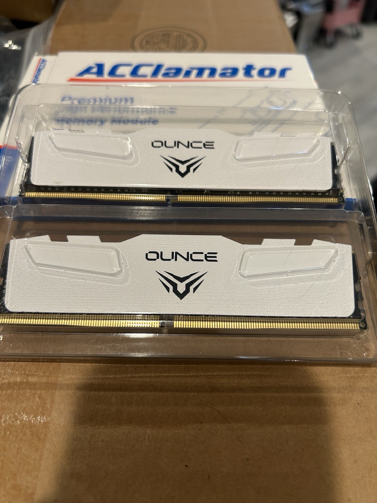Acclamator DDR4 32GB (2x16GB) 3200MHz Desktop RAM Kit white cooling heatsinks.
