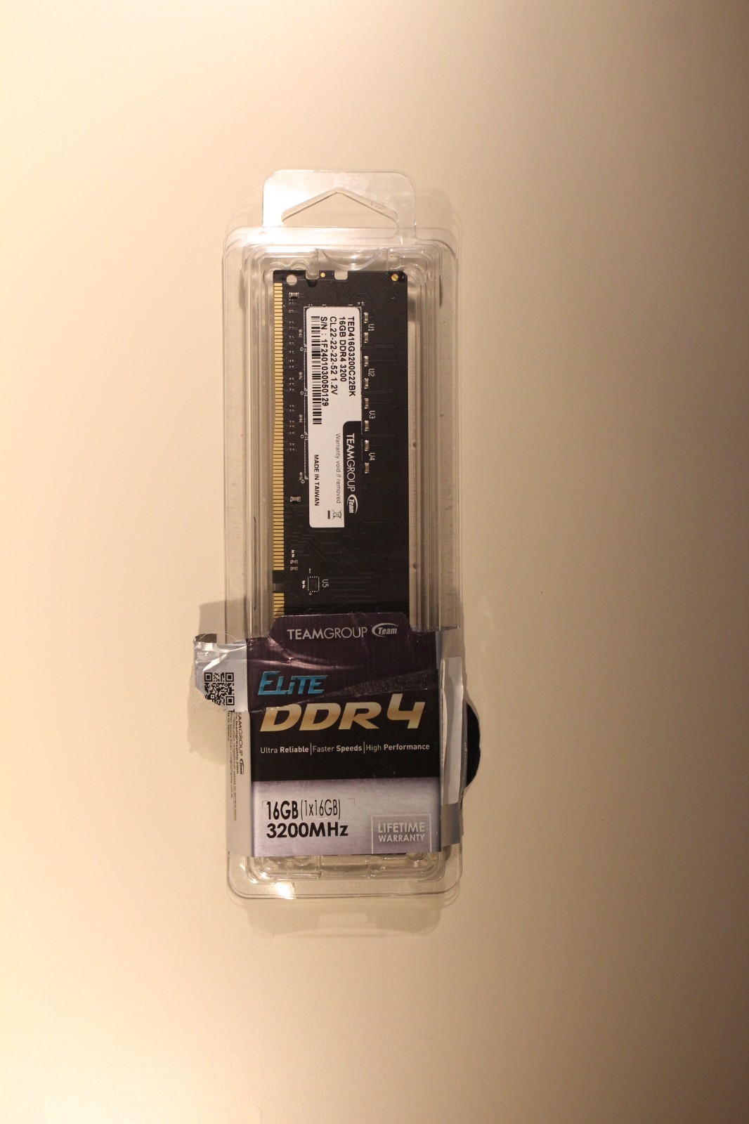 TEAMGROUP Elite 16GB DDR4-3200 Desktop RAM 1x16GB TED416G3200C22BK CL22