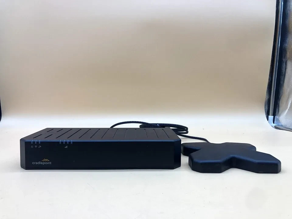 CRADLEPOINT S5A037A E100-C4D E100 SERIES ENTERPRISE WIRELESS ROUTER + ANTENNA *