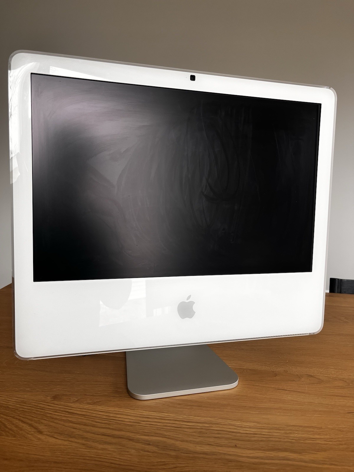 Apple iMac 17” A1195 with Keyboard | 2 GHz Intel | 2GB RAM 250G  HD | OSX 10.6.8