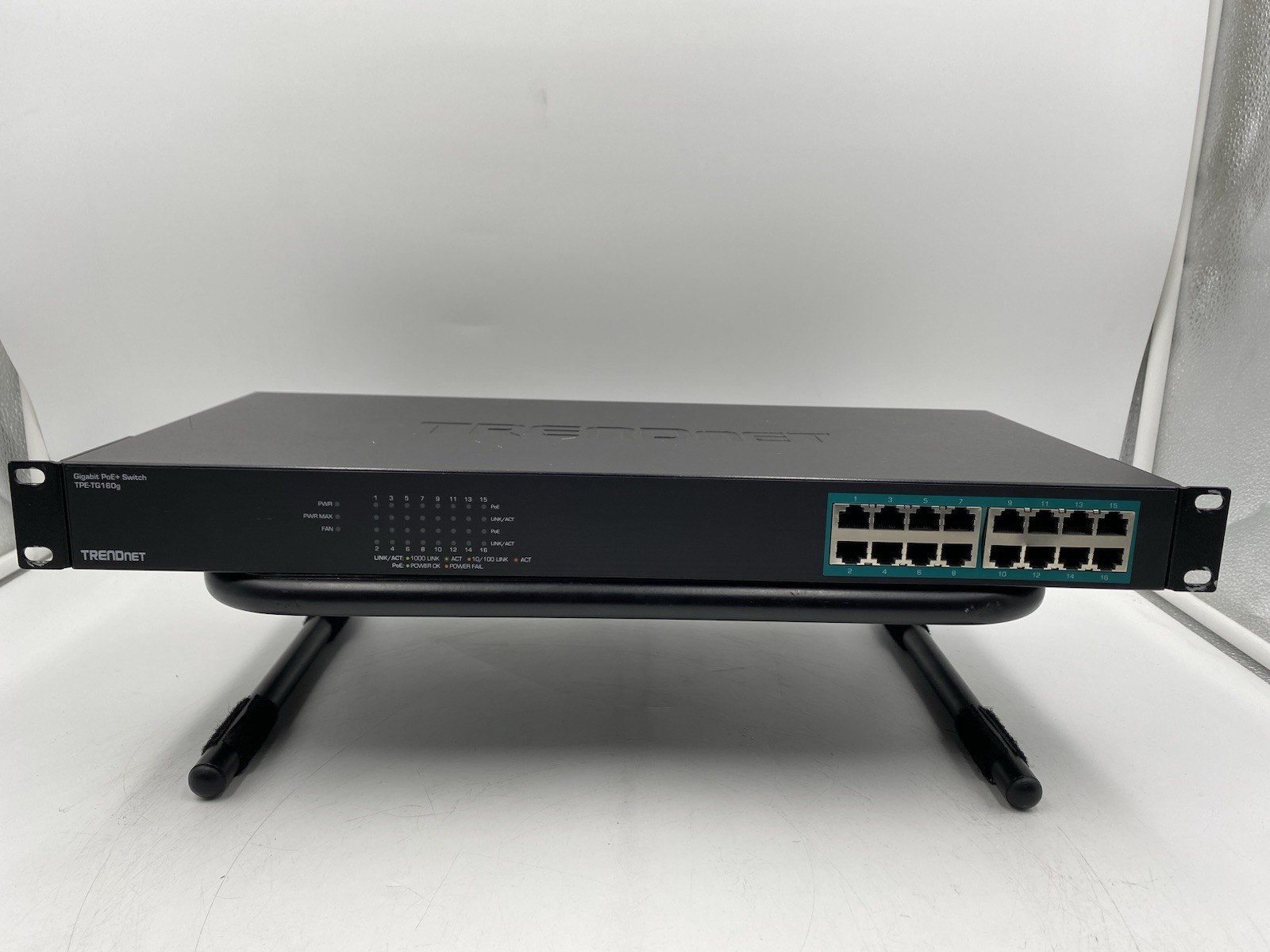 TRENDnet TPE-TG160G/A 16 Port Rack Mountable Ethernet Switch