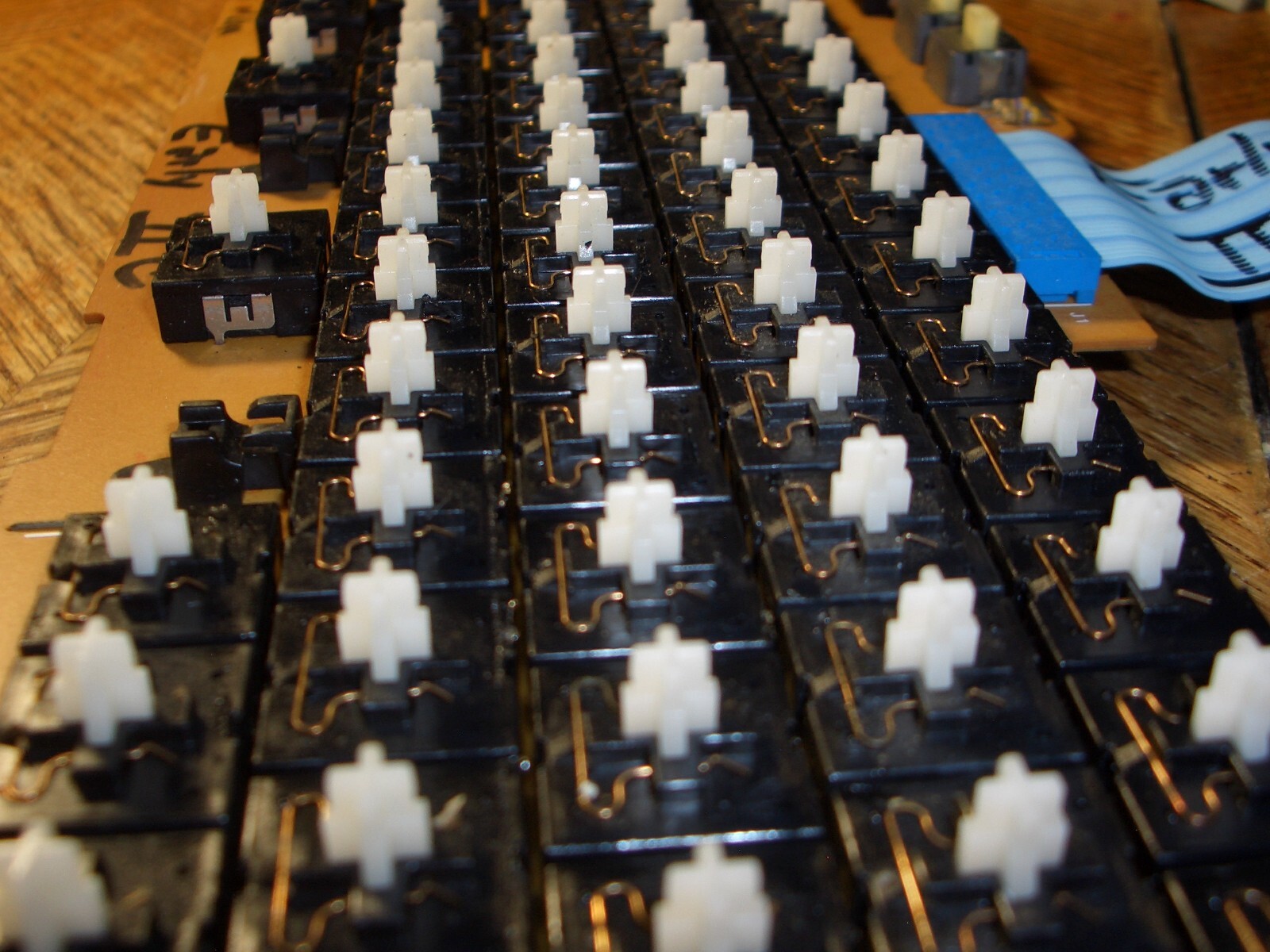 LOT-OF-FIVE KEYSWITCHES FOR "EARLY MODEL APPLE IIC"    $12.50 +  $5.75 s/h
