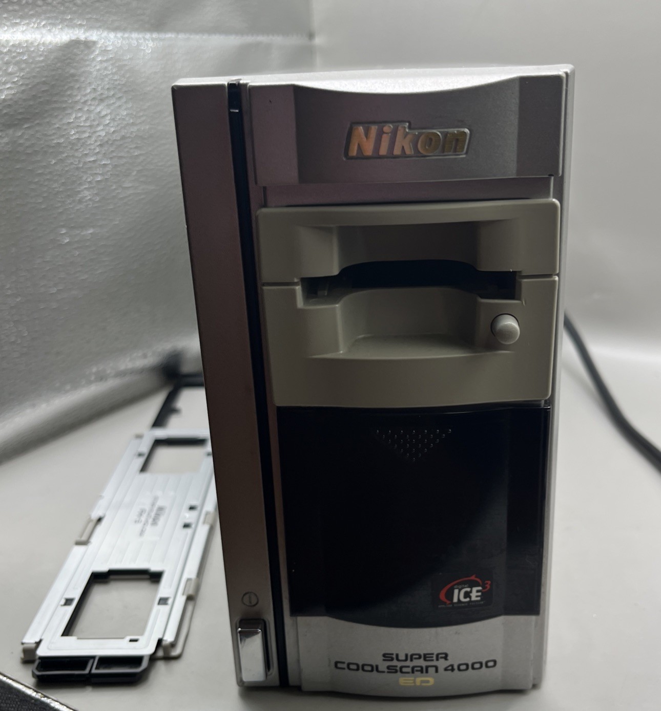 Nikon Super COOLSCAN 4000 ED Photo Slide & Film Scanner 35mm