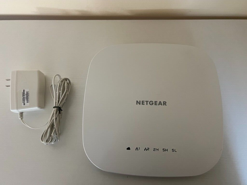 Netgear WAC540- AC3000 Tri-Band PoE Insight Managed Wireless Access Point