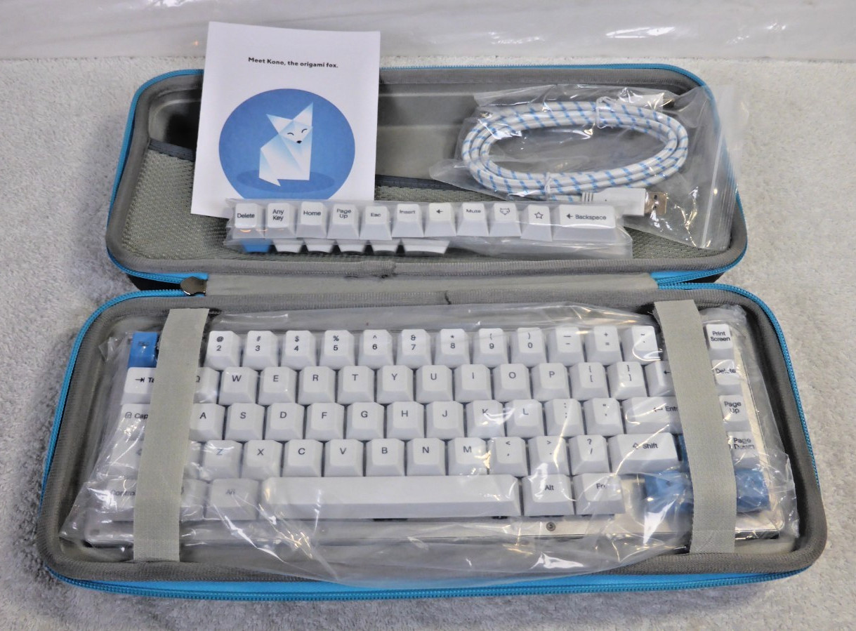 Kono WhiteFox Vera TrueFox 65% Mechanical Keyboard - Hako Clear