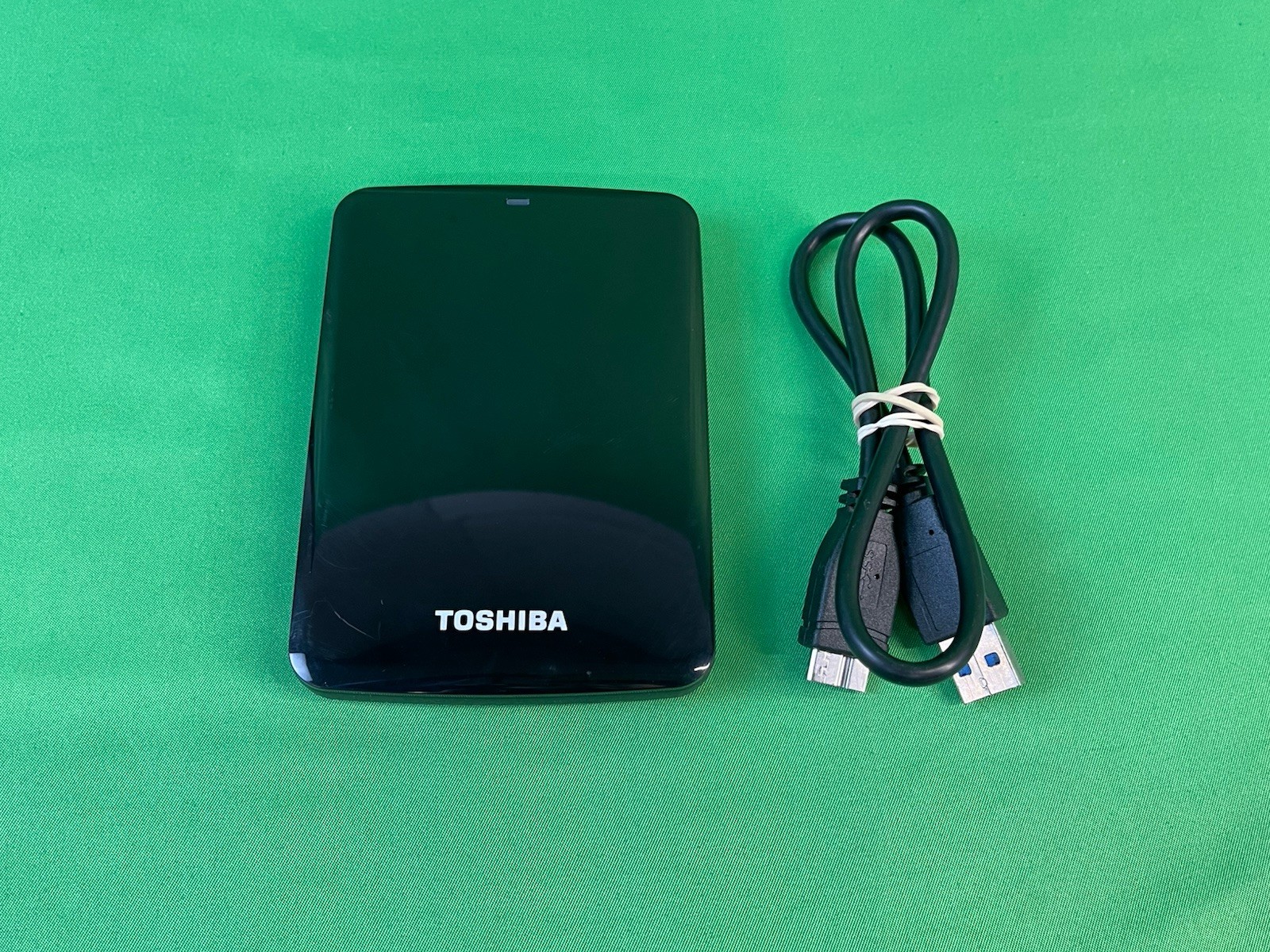 Toshiba Canvio v73600-C 2.5" 1TB Portable External Hard Drive HDTC710XK3A1