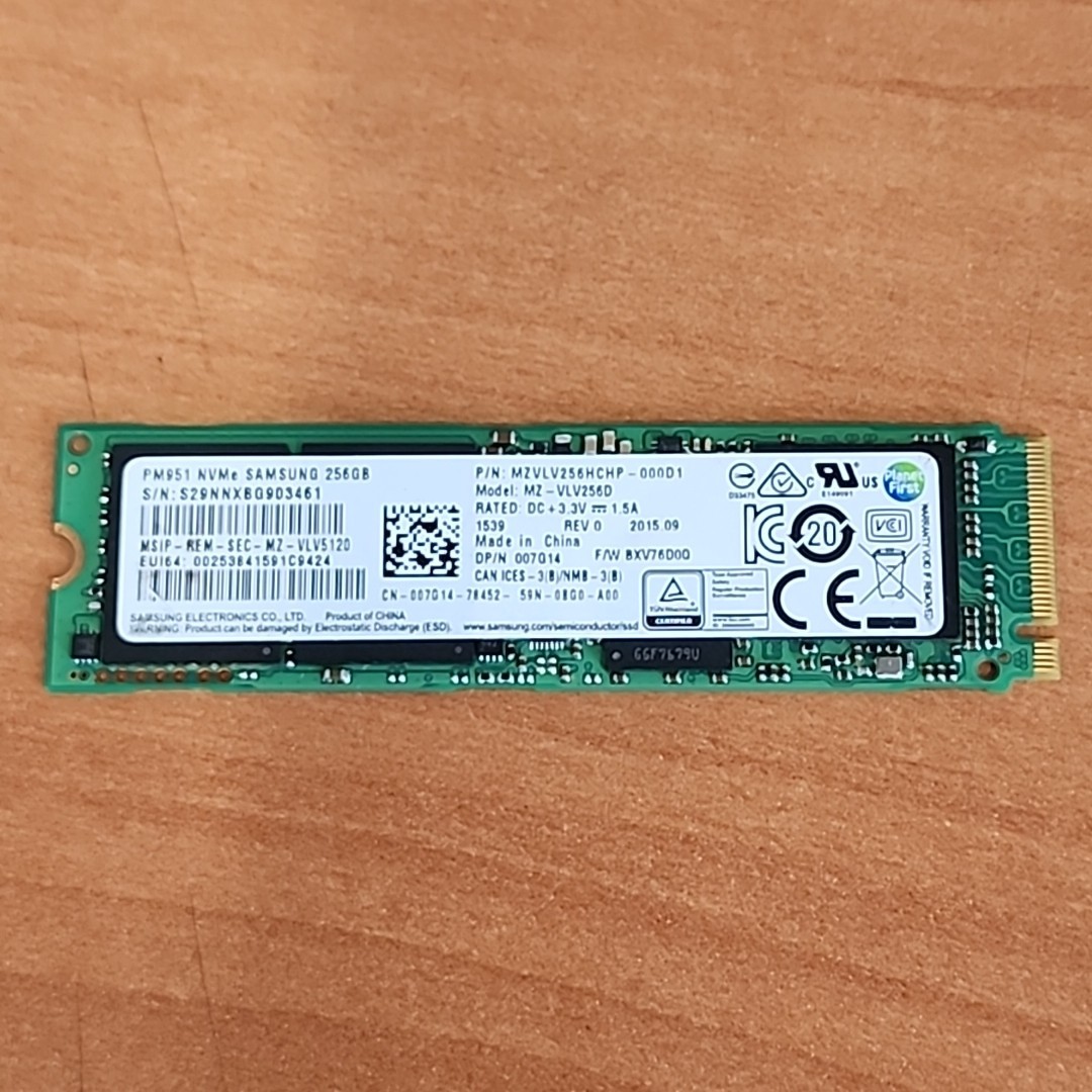 PM951 NVMe   256GB MZ-FLV2560 M.2 007G14 SSD MZVLV256HCHP-000D1 007G14