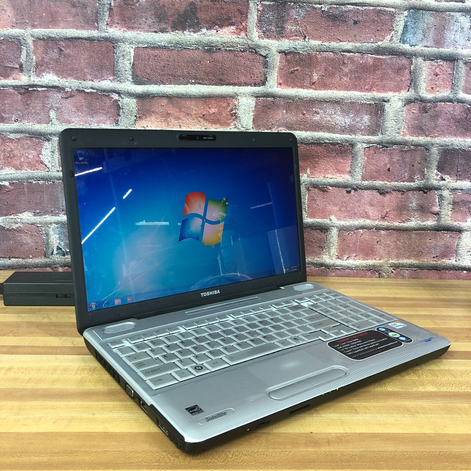 Toshiba Satellite Retro Gaming Laptop Core 2 Duo 2.00GHz 3GB RAM (Windows 7 Pro)