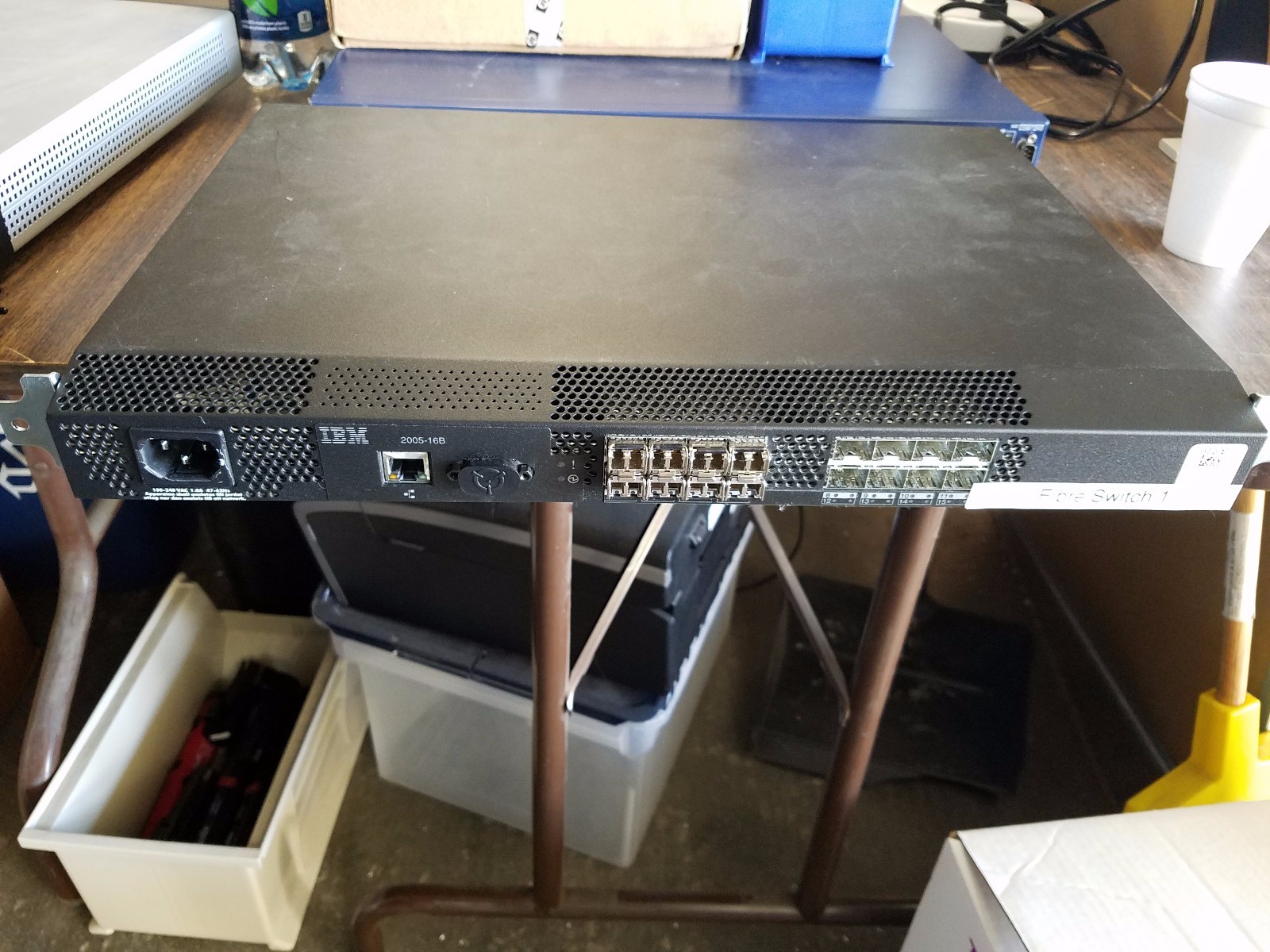IBM 2005-16B 16 Port TotalStorage SAN16B-2 Fibre Channel Switch