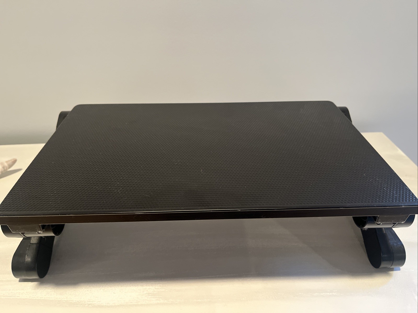 UNCAGED ERGONOMICS WORKEZ BEST ADJUSTABLE LAPTOP STAND XL 18" x 11" - BLACK