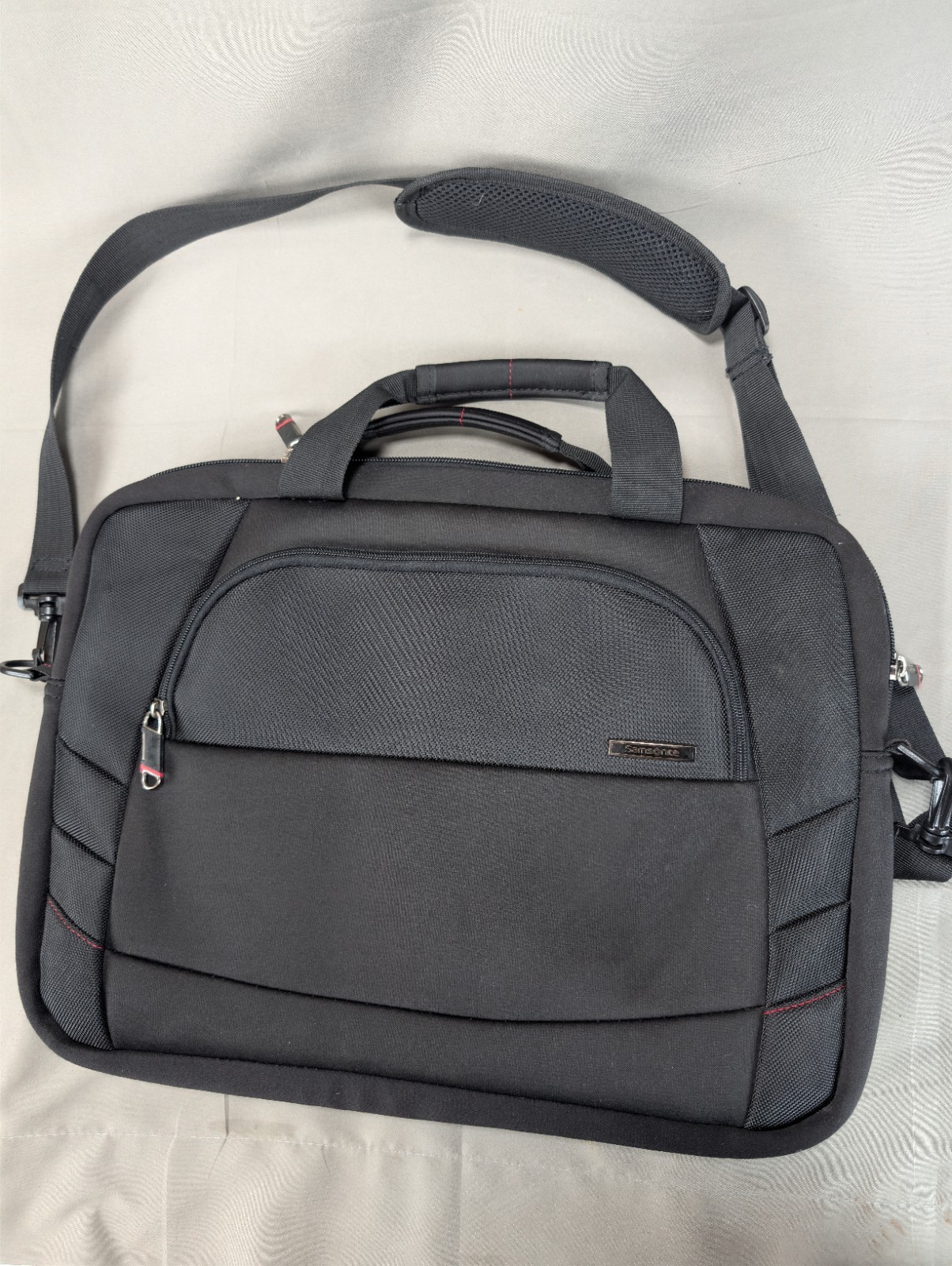 Samsonite Medium Size Laptop Messenger Bag Black 15 x 12 x 2