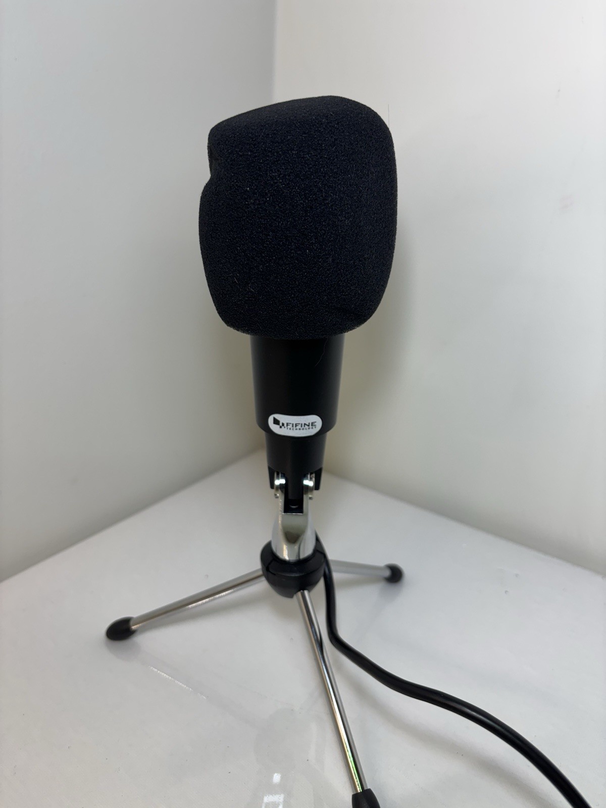 FIFINE Freestanding Wired Desktop Microphone w/ Tripod Stand, Black Untested