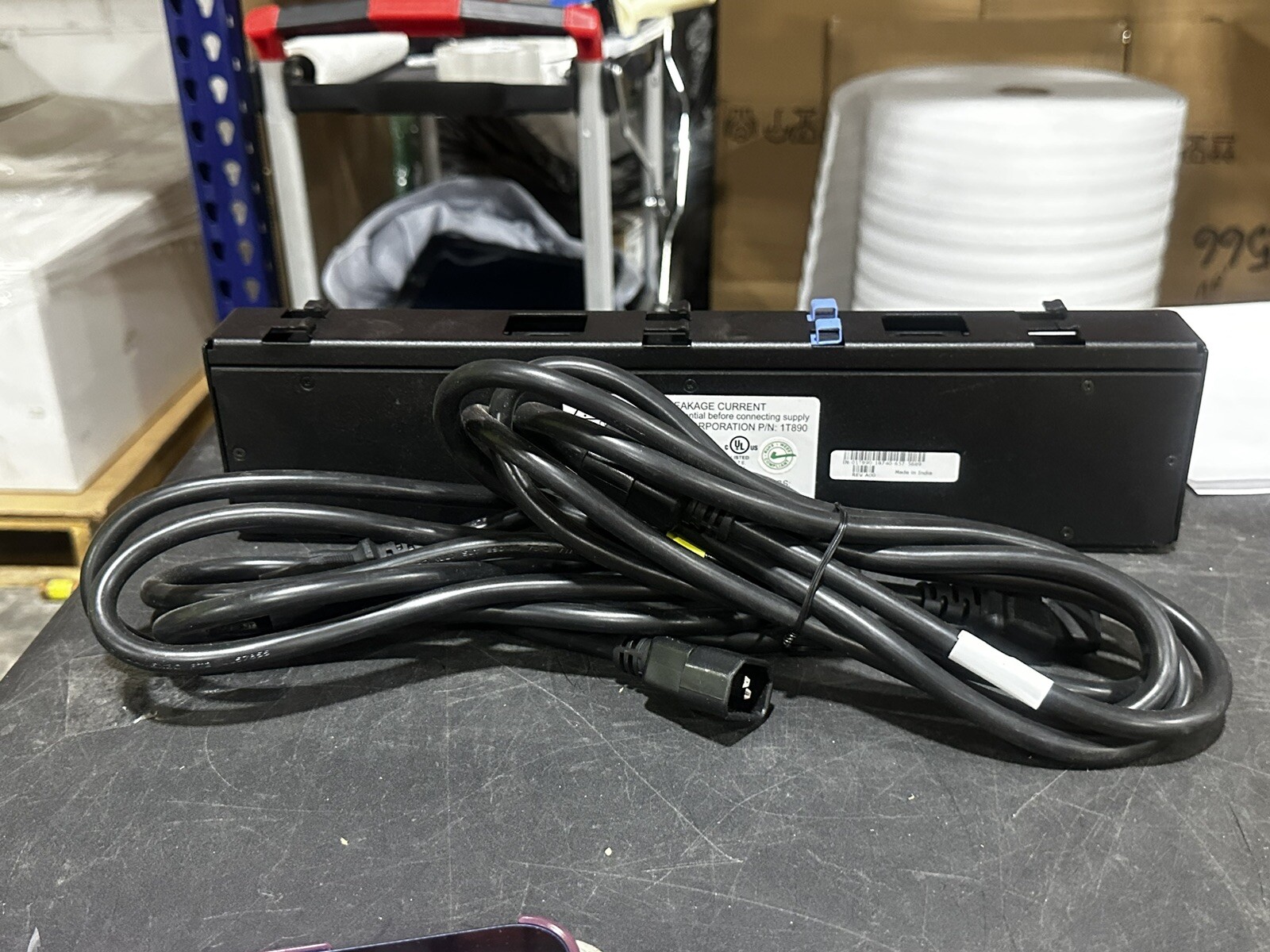 Dell PDU AP6020 13x C13 Outlets L5-20P input cable 100-120VAC 1Ø 16/20A 1T890 