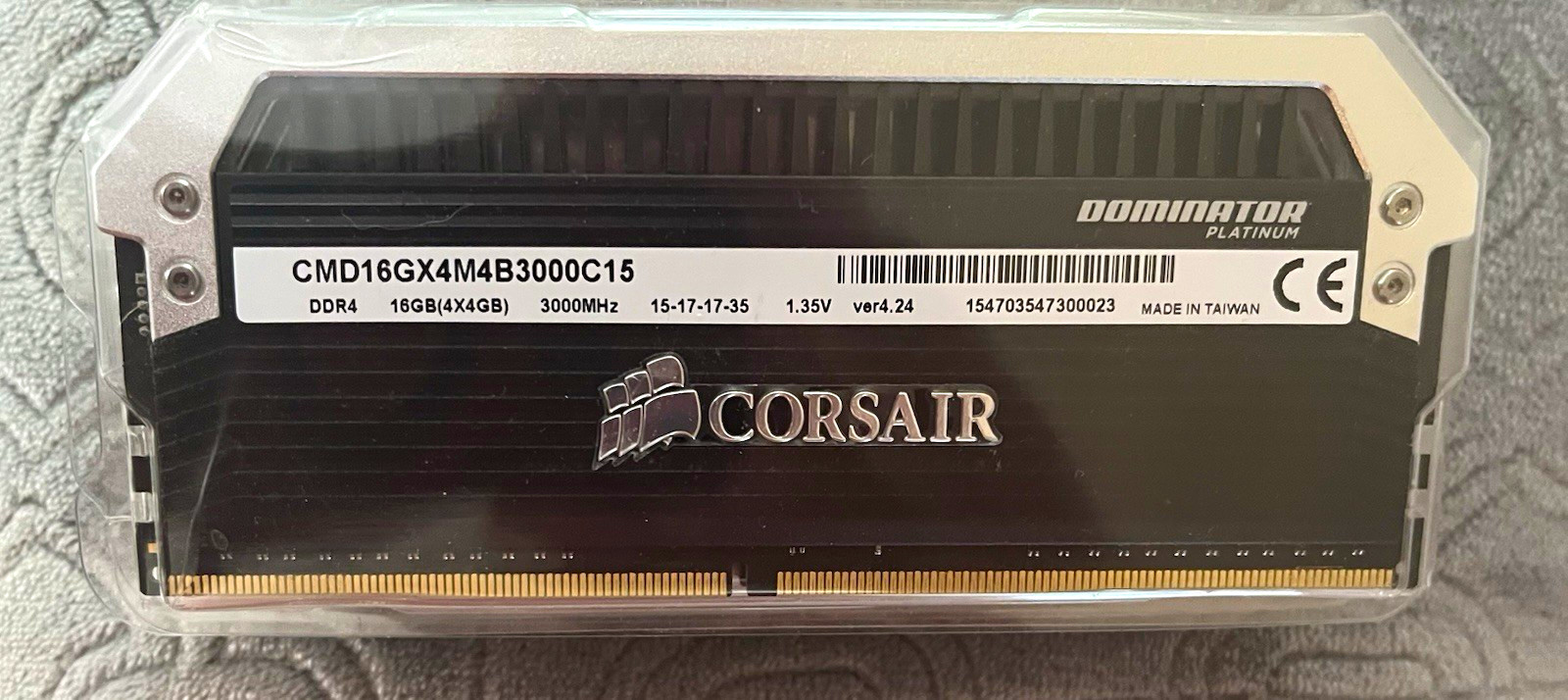 Corsair Dominator Platinum 16GB (4x4GB) DDR4 3000MHz XMP CMD16GX4M4B3000C15