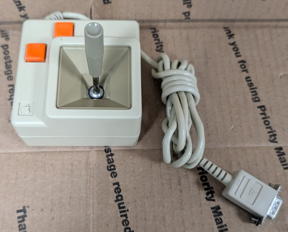 Apple Computer Joystick IIe, IIc Model Number A2M2002 (UNTESTED)