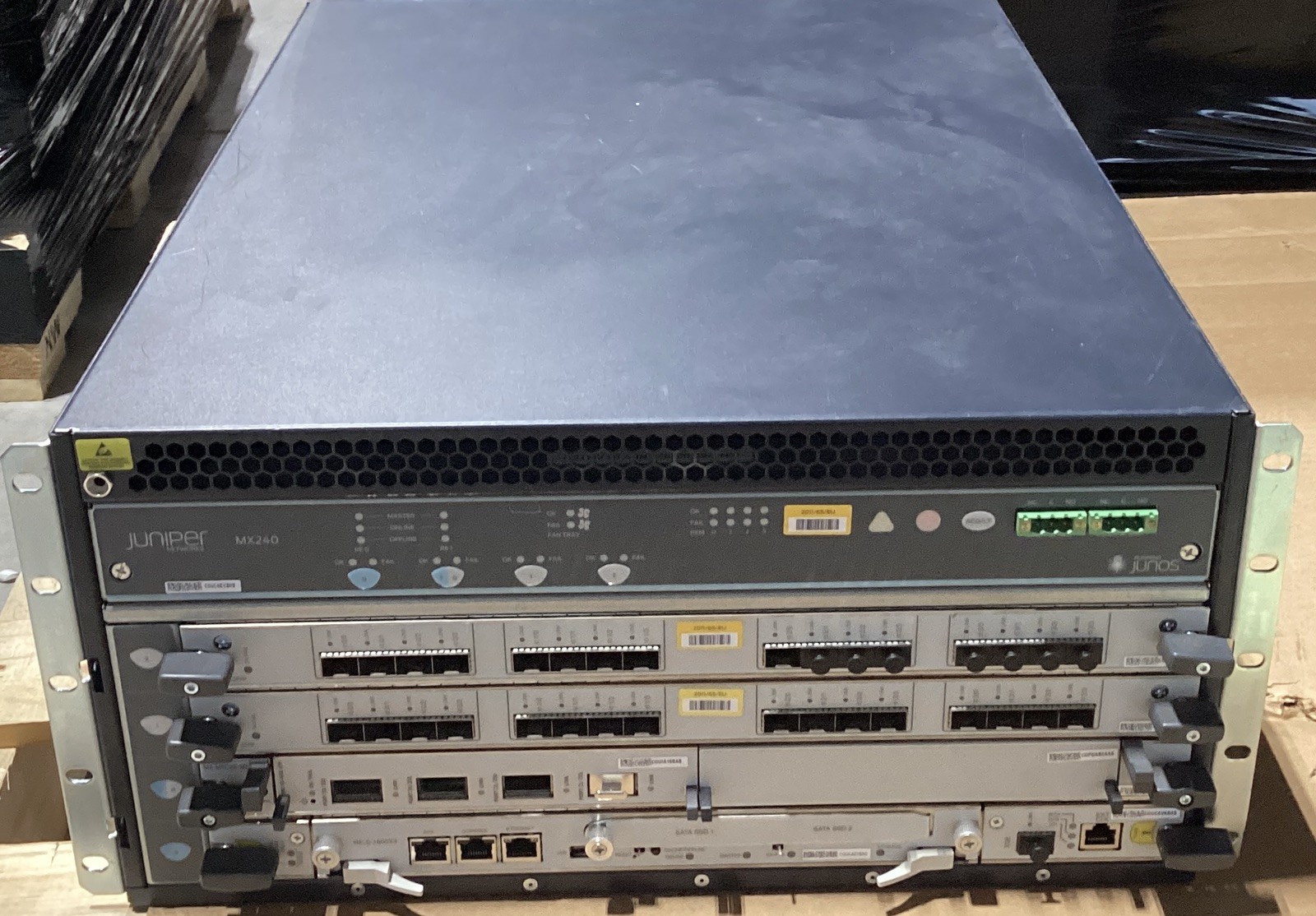 Juniper CHAS-BP-MX240-S-B x2 MPC-3D-16XGE-SFPP x1 MX-MPC2E-3D x1 SCBE-MX x2 PSU