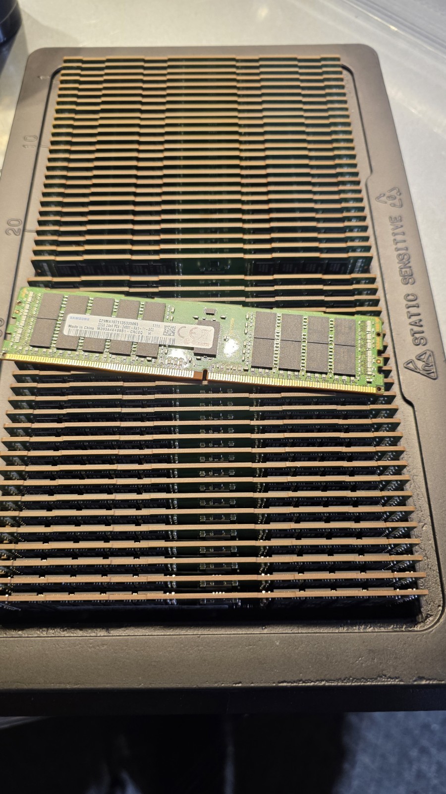 Lot 50x Samsung 32GB DDR4-2400T ECC 2Rx4 PC4-19200 M393A4K40BB1-CRC0Q Server RAM