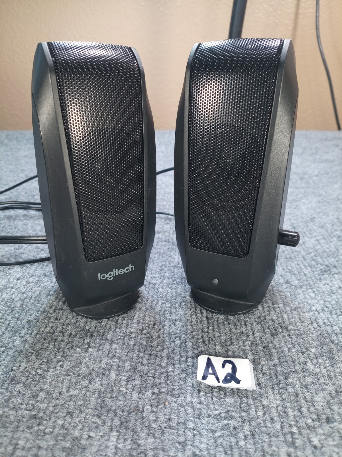 Logitech S120 S-00024 Wired Stereo Computer Speakers 3.5mm Black PC Mac