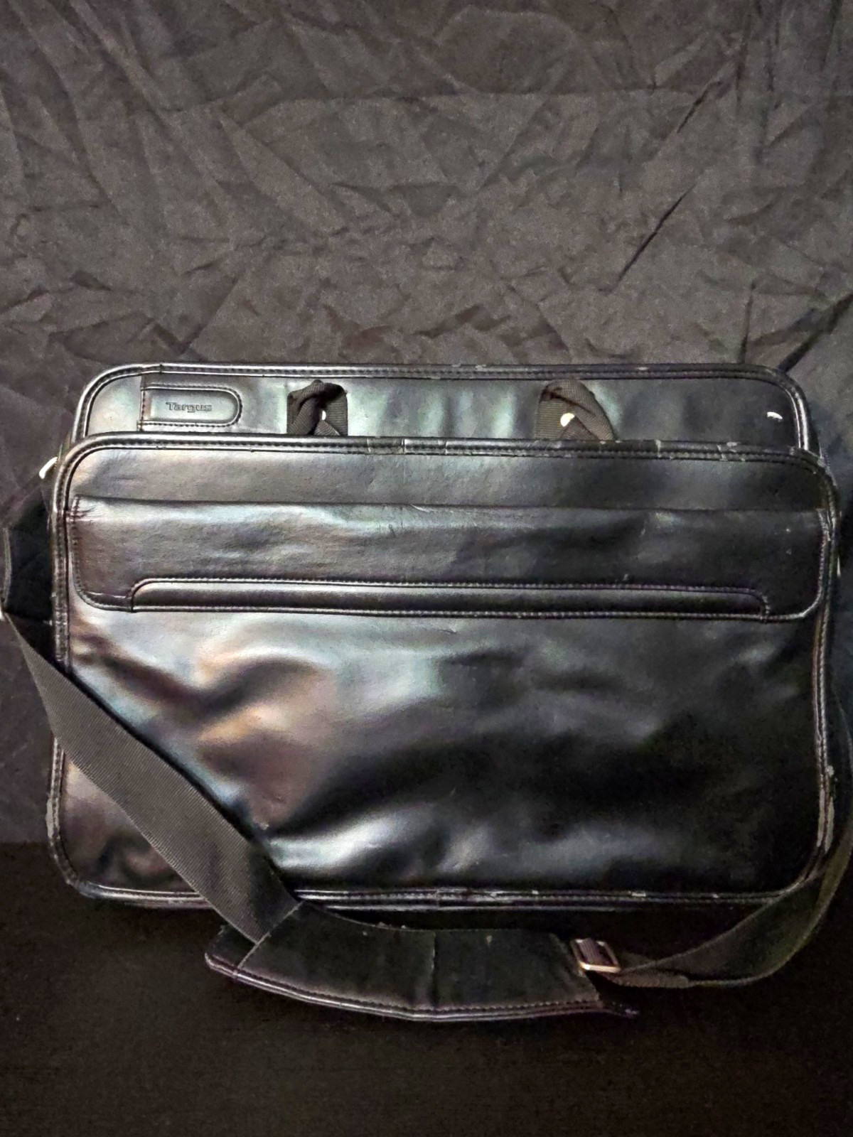 Targus Black Leather Solid Laptop Shoulder/Messenger Bag Carrying Case