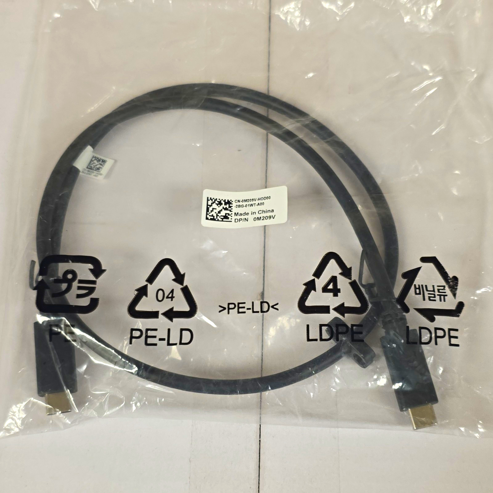 USB-C to USB-C Cable USB Type-C Male to Male 0.40 m Black 4B04T