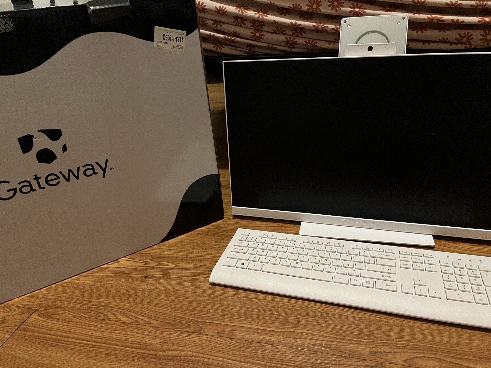 23.8” FHD Display, Comes with wireless keyboard, Fully adjustable stand.
